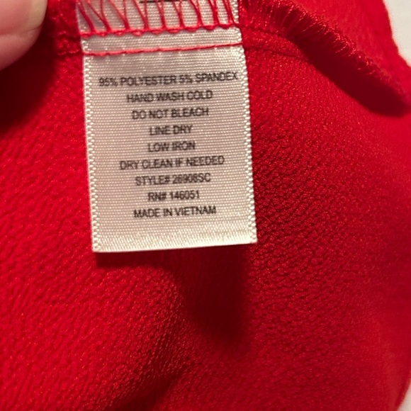 Monteau red sleeveless top with scalloped edges and button back size M - Picture 5 of 7